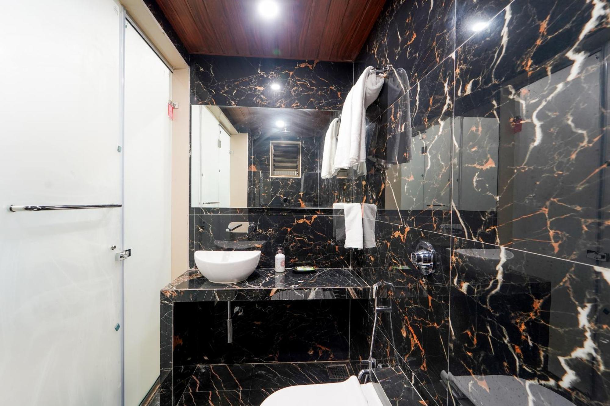 Hotel Bright Star Mahābaleshwar Екстериор снимка