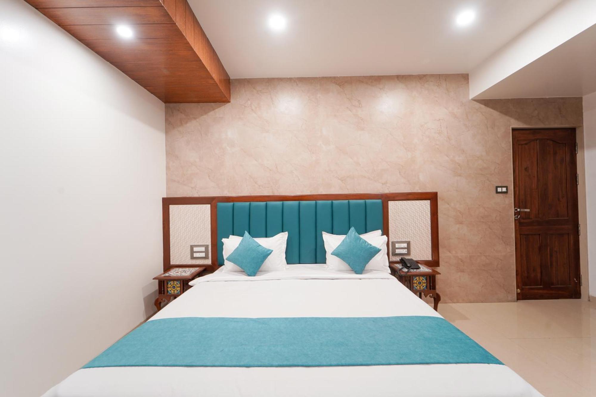 Hotel Bright Star Mahābaleshwar Екстериор снимка