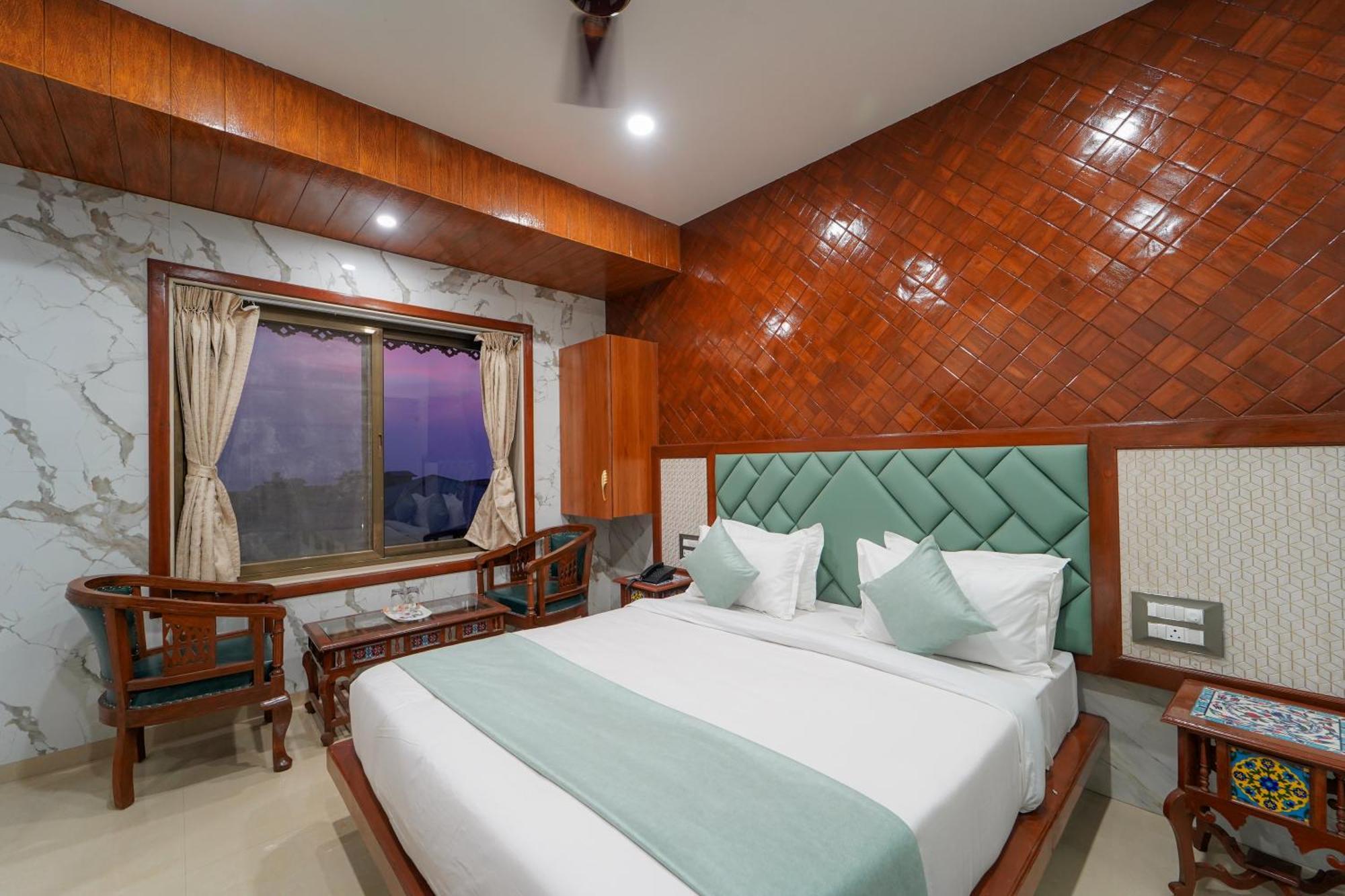 Hotel Bright Star Mahābaleshwar Екстериор снимка