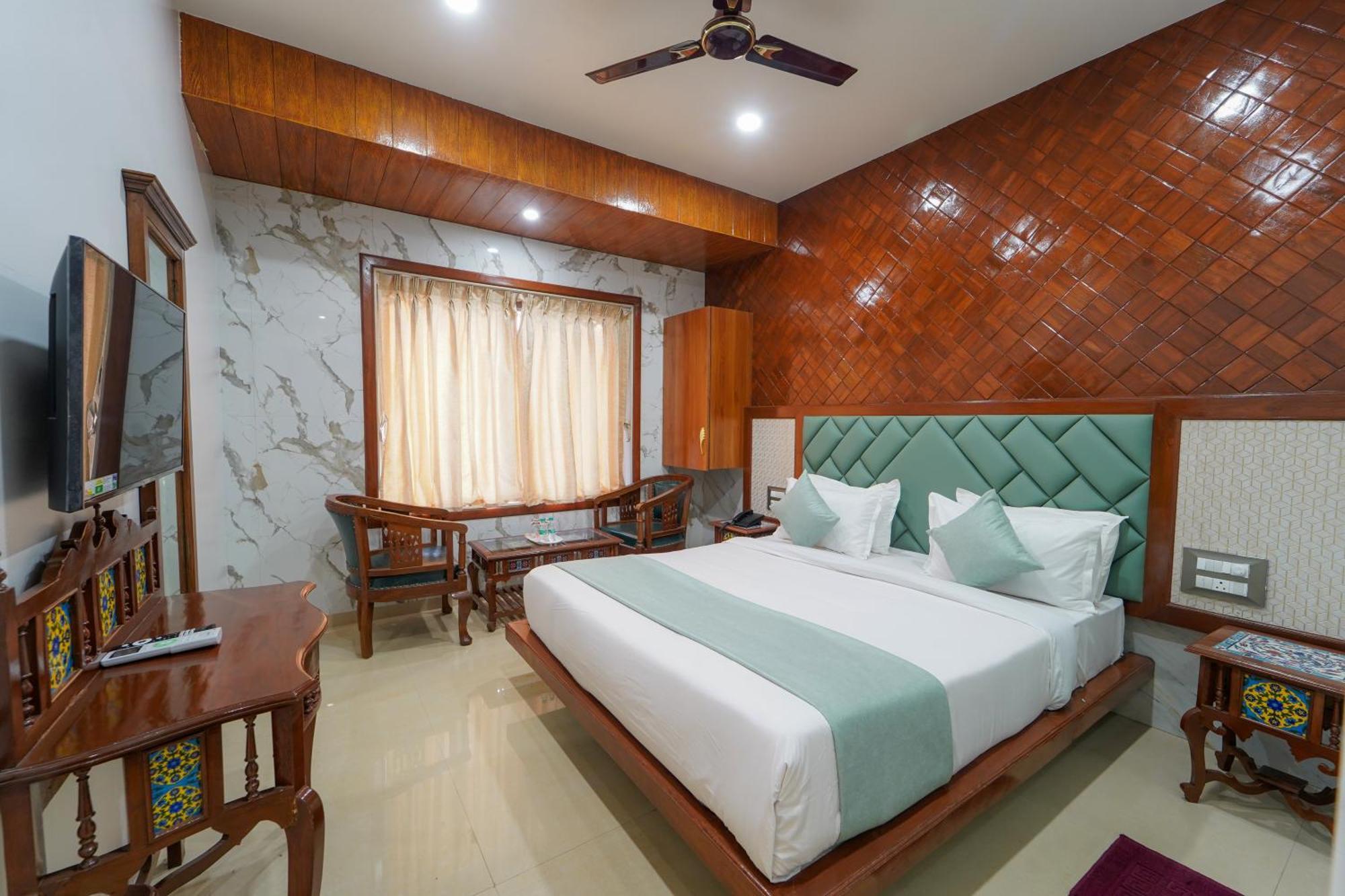 Hotel Bright Star Mahābaleshwar Екстериор снимка