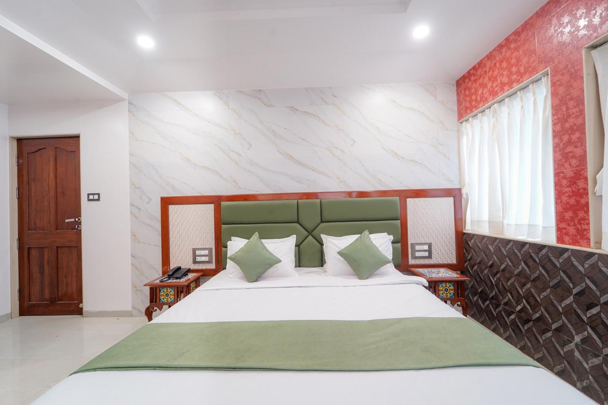 Hotel Bright Star Mahābaleshwar Екстериор снимка