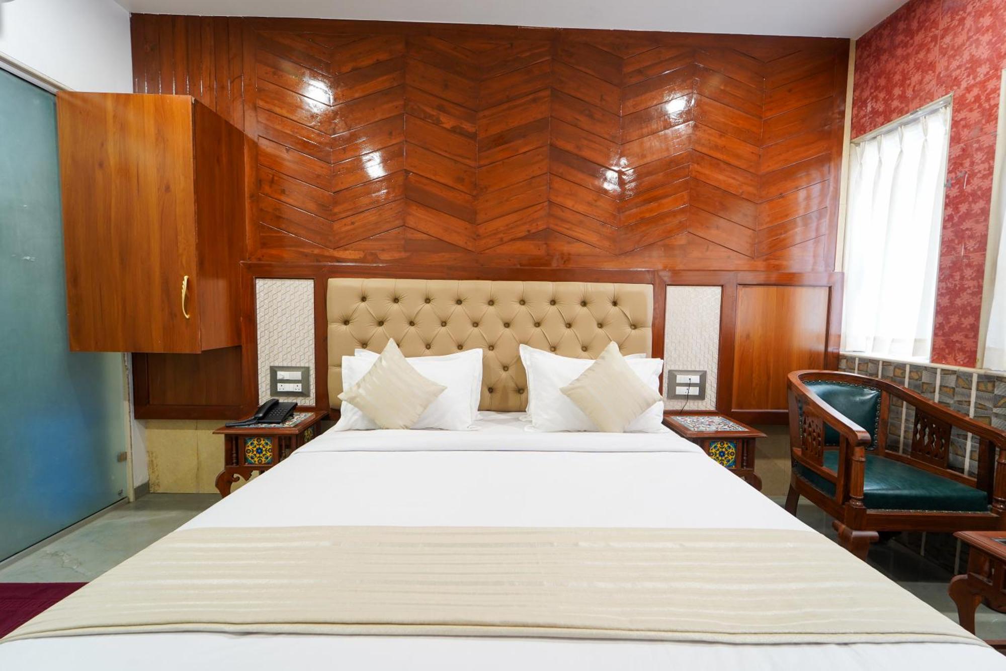 Hotel Bright Star Mahābaleshwar Екстериор снимка